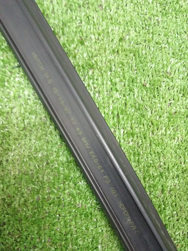 Уплотнитель стекла двери