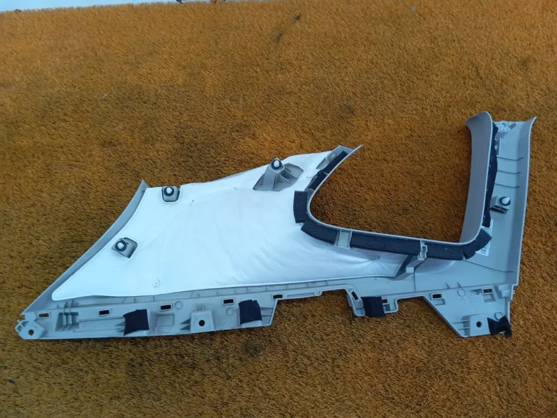 Накладка на стойку кузова