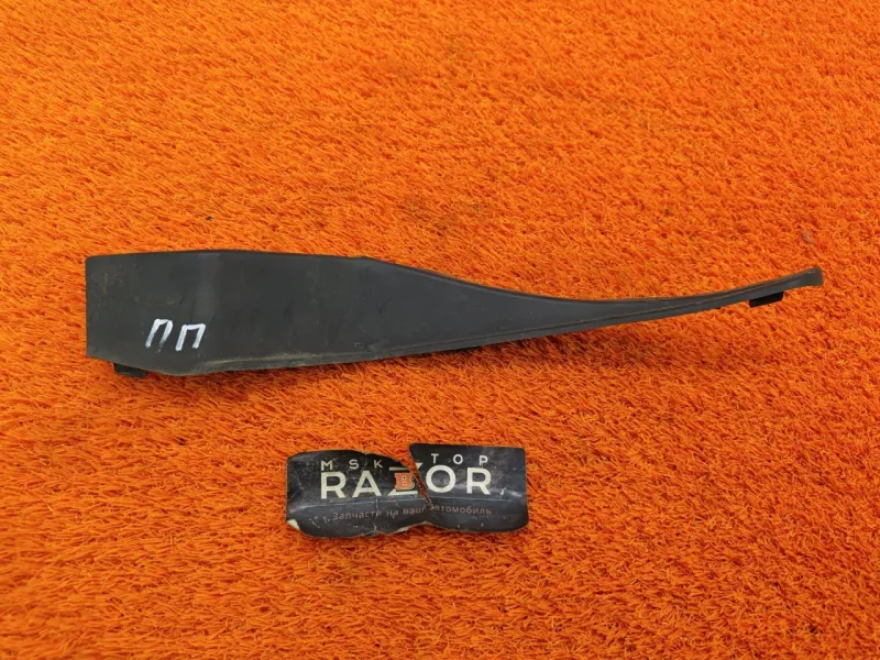 Накладка петли капота