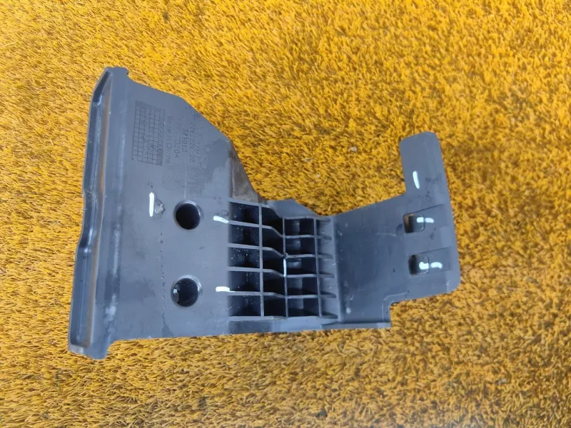 Крепление аккумулятора