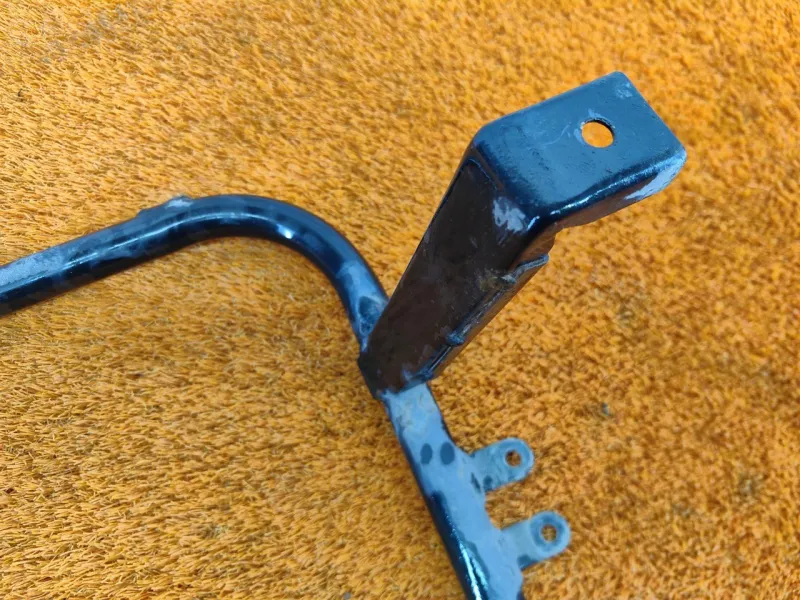 Крепление топливного бака