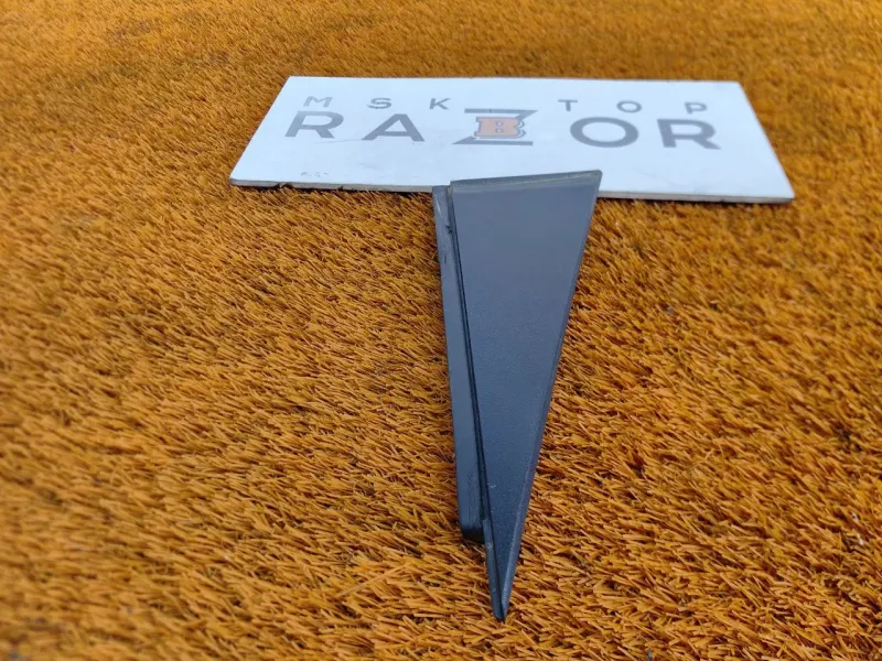 Уголок двери