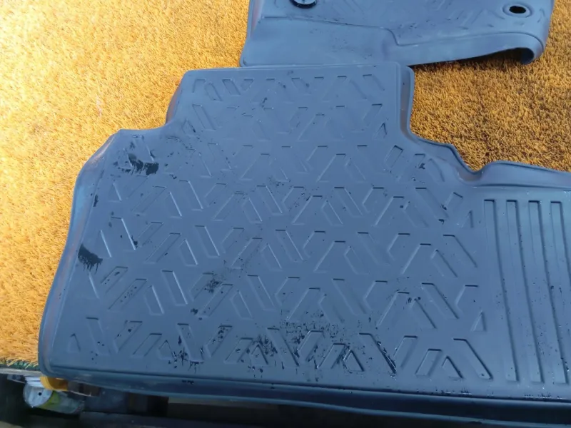 Коврик салона