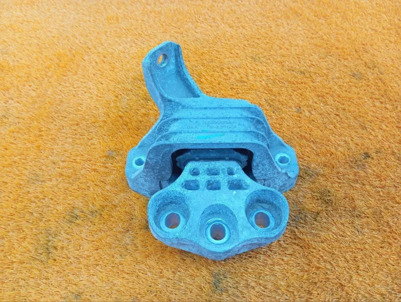 Опора двигателя