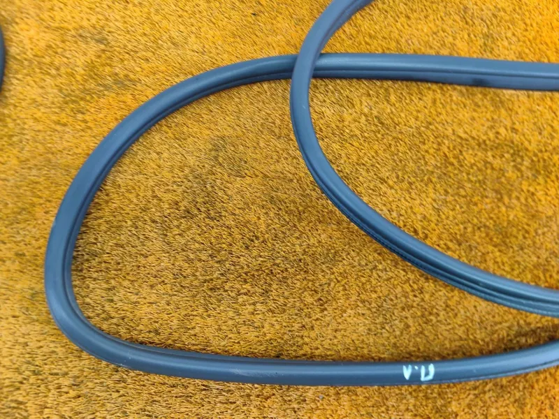 Уплотнитель проема двери