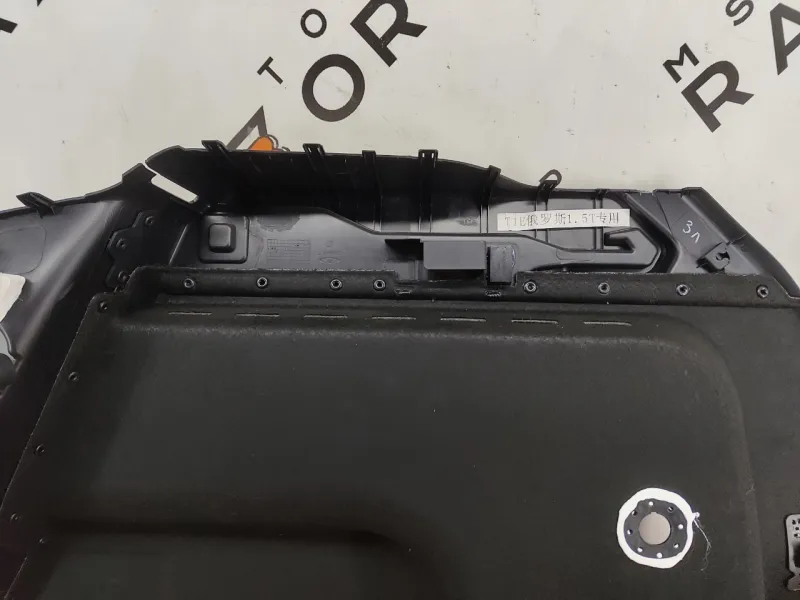 Обшивка багажника