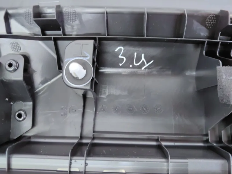 Накладка замка багажника