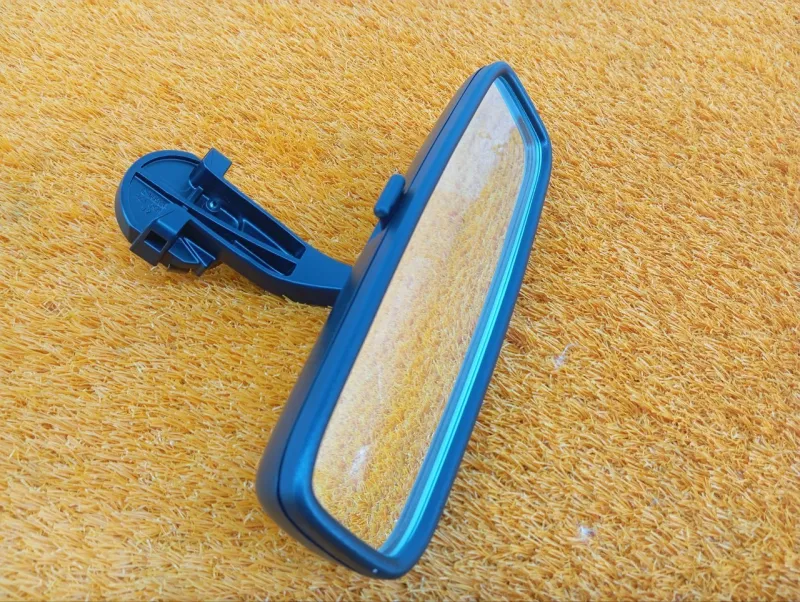 Зеркало заднего вида