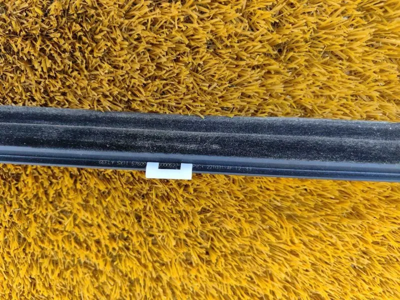 Уплотнитель стекла двери