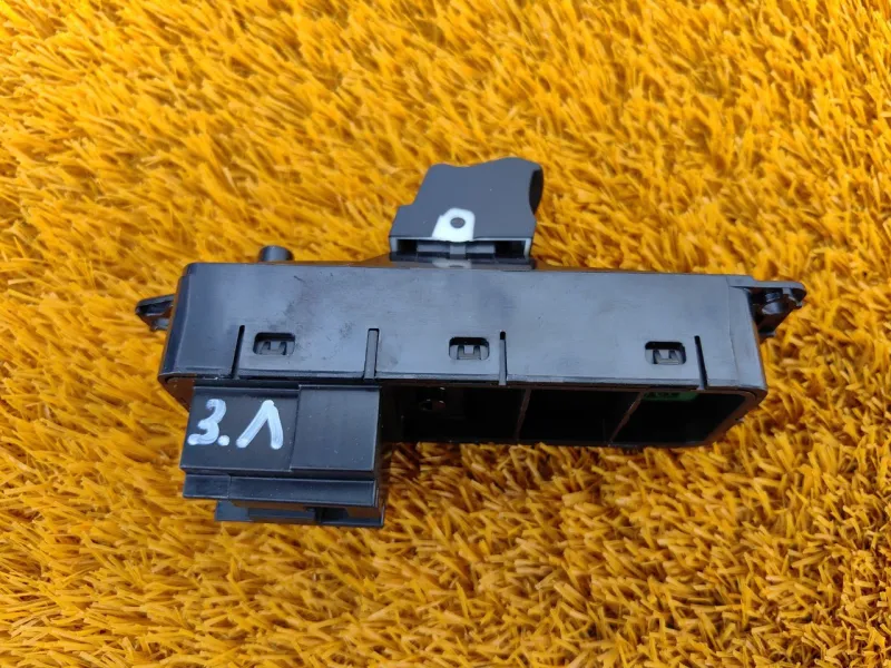 Кнопка стеклоподъемника