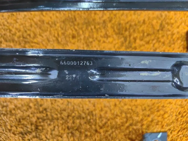 Крепление топливного бака