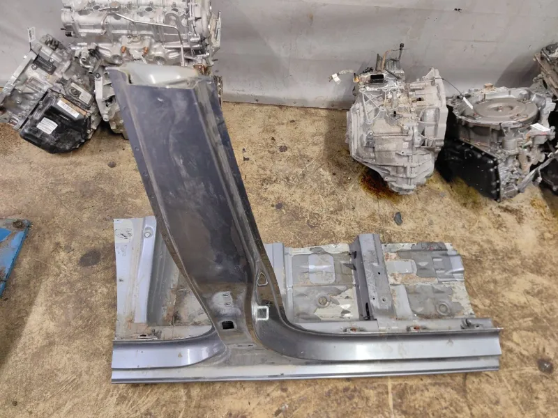 Порог с центральной стойкой