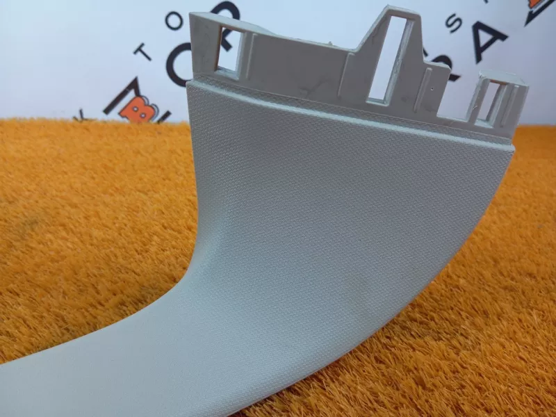 Обшивка двери багажника