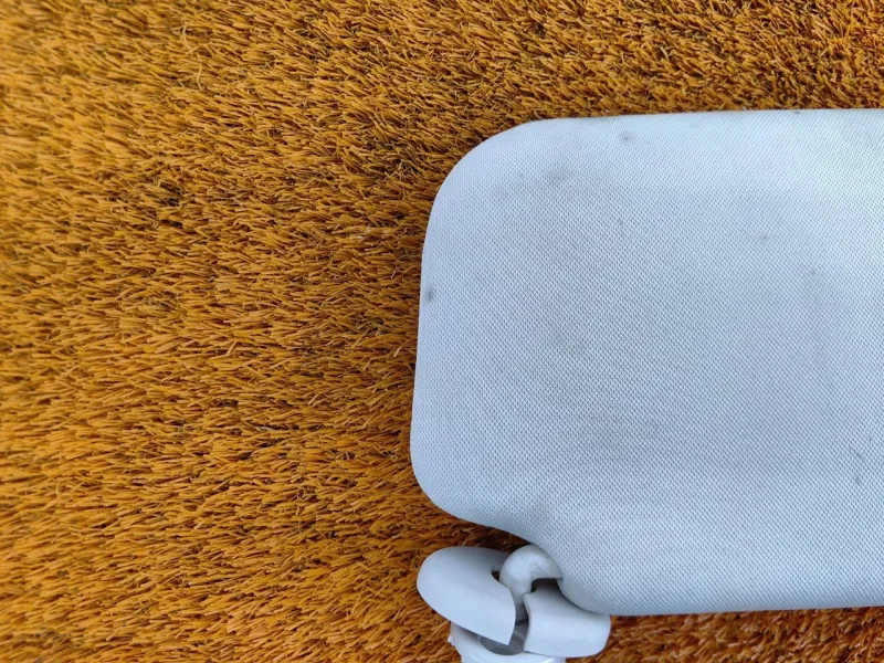 Козырек солнцезащитный