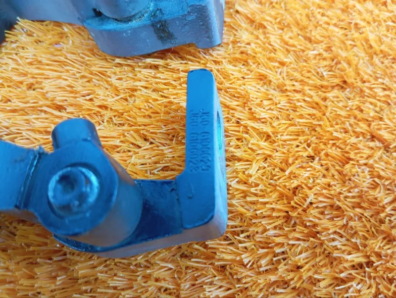 Петля двери