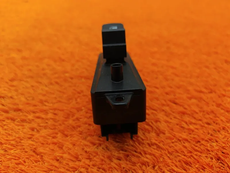 Кнопка стеклоподъемника