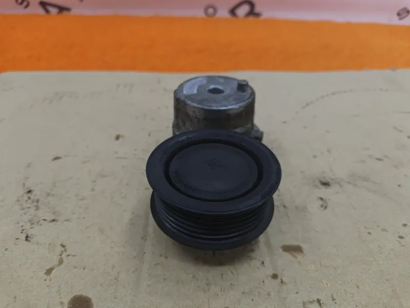 Натяжитель приводного ремня