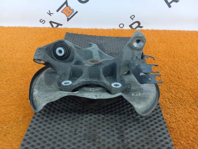 Кулак поворотный