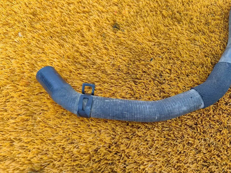 Патрубок радиатора