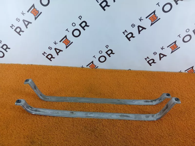 Крепление топливного бака