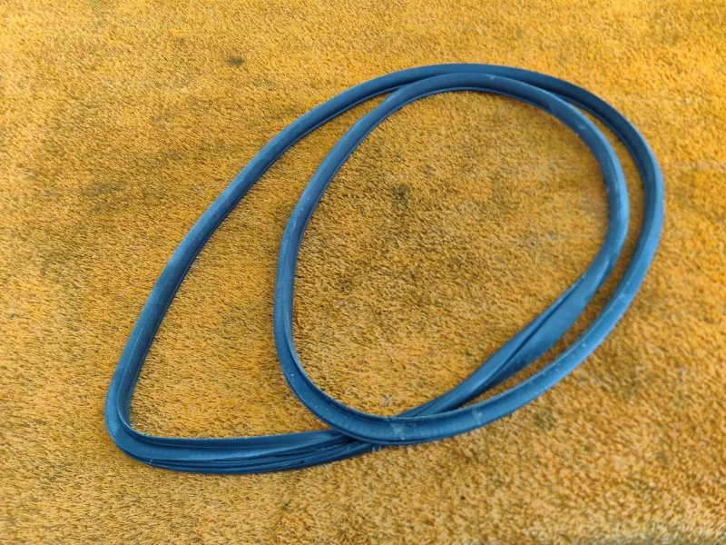 Уплотнитель проема двери