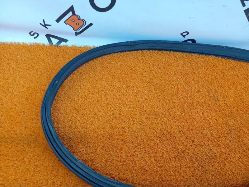 Уплотнитель багажника