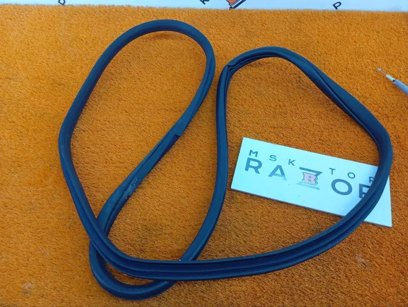 Уплотнитель проема двери