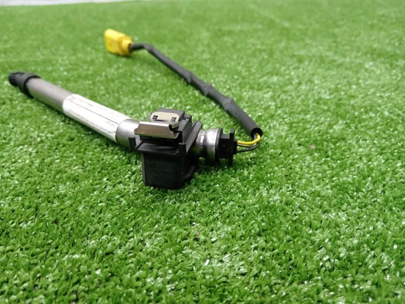 Пиропатрон петли капота Audi A5 2019 8W6823823 2 CYR