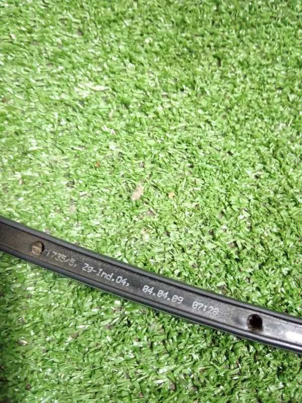 Уплотнитель стекла двери