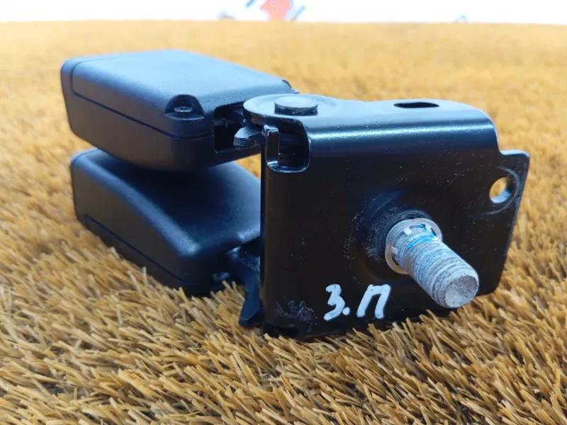 Ответная часть ремня безопасности