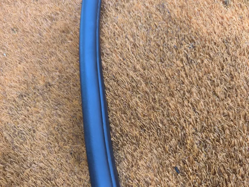 Уплотнитель проема двери