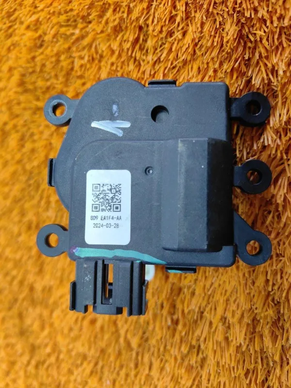 Сервопривод заслонок печки