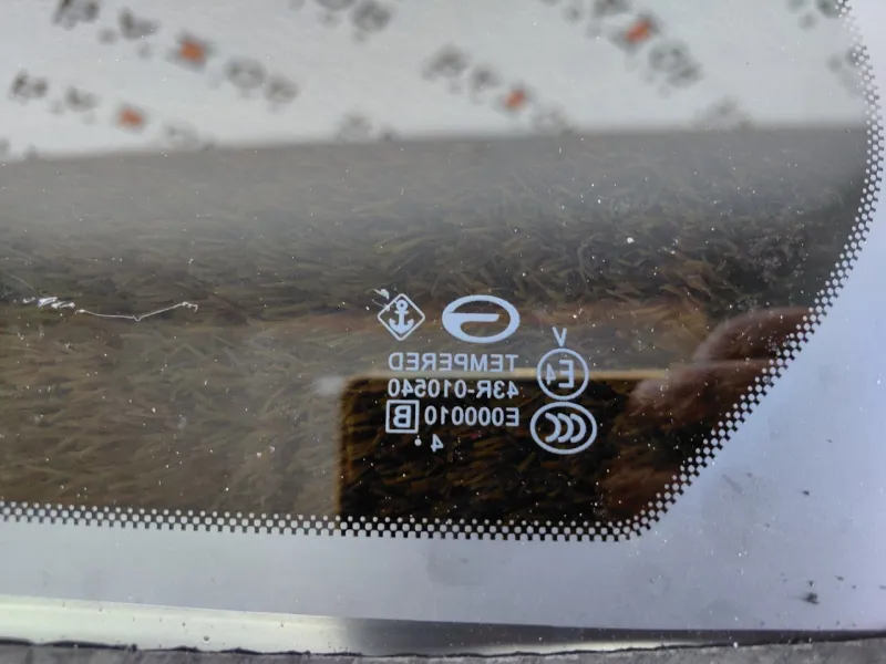 Форточка задняя