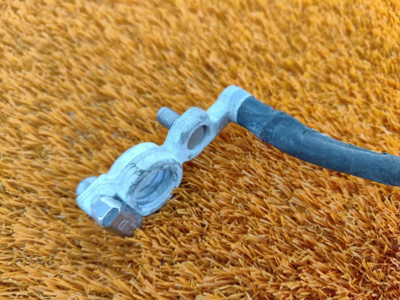 Клемма аккумулятора