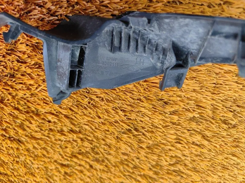 Уголок жабо