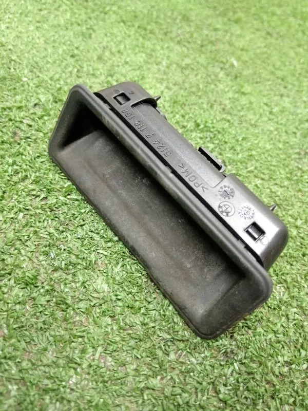 Ручка крышки багажника внутренняя