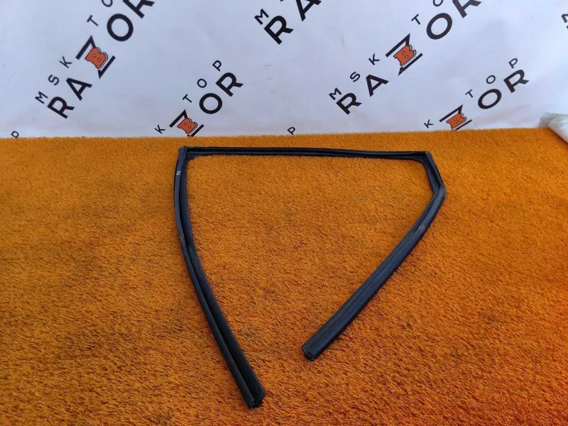 Уплотнитель стекла двери