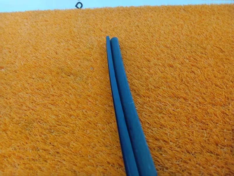 Уплотнитель стекла двери