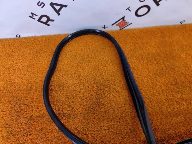 Уплотнитель проема двери