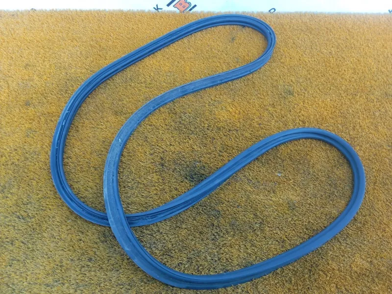 Уплотнитель багажника