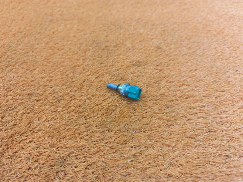 Датчик температуры охлаждающей жидкости