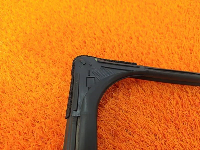 Уплотнитель стекла двери