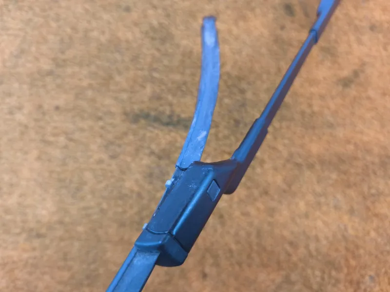 поводок стеклоочистителя