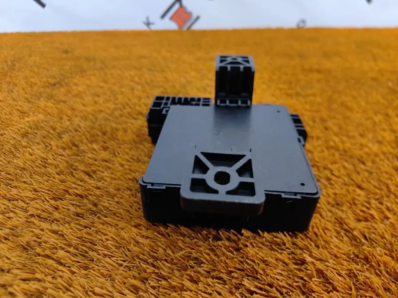 Блок предохранителей под капот