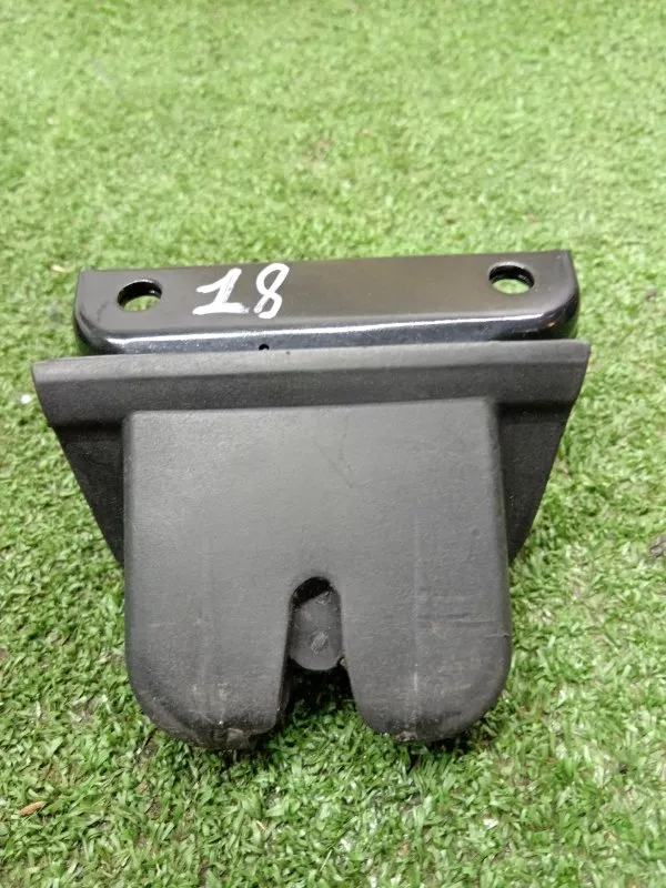 Замок багажника