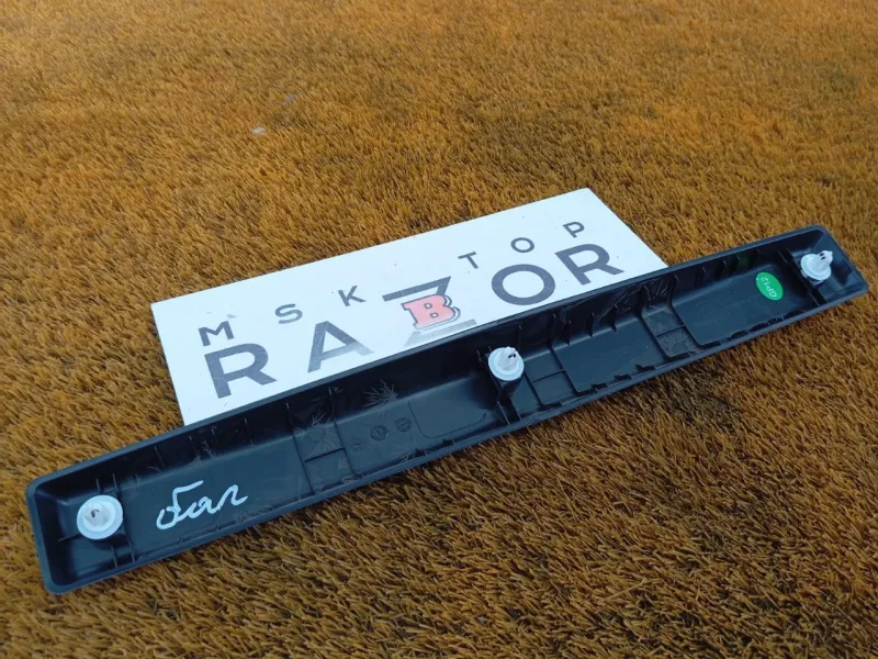 Накладка крышки багажника