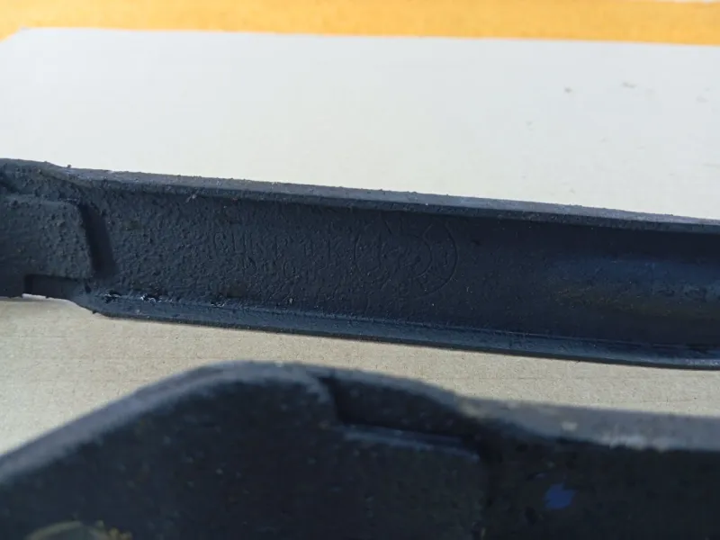 Крепление топливного бака