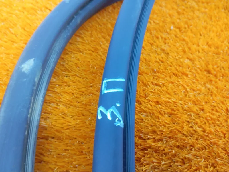 Уплотнитель проема двери