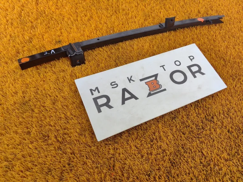 Направляющая стекла двери