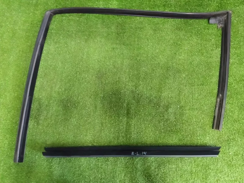 Уплотнитель стекла двери